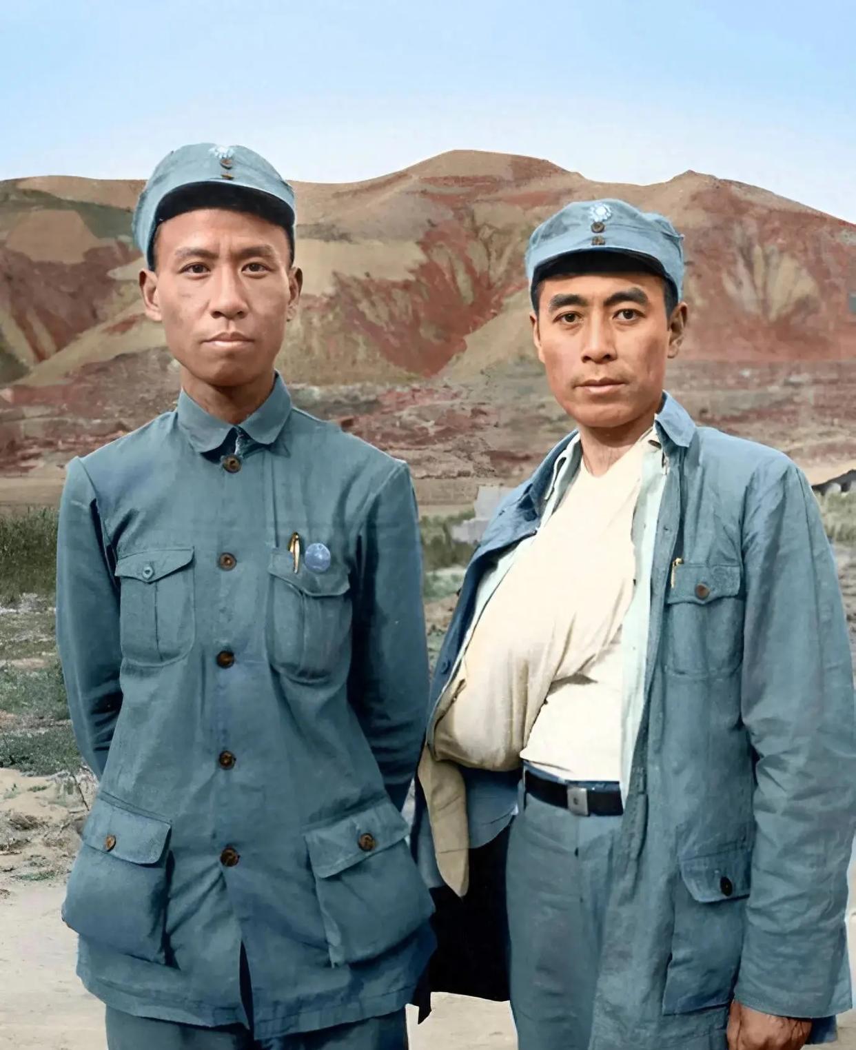 翻到一张老照片，看到总理手臂缠着绷带的画面，瞬间心里五味杂陈，这下总算解开了我心