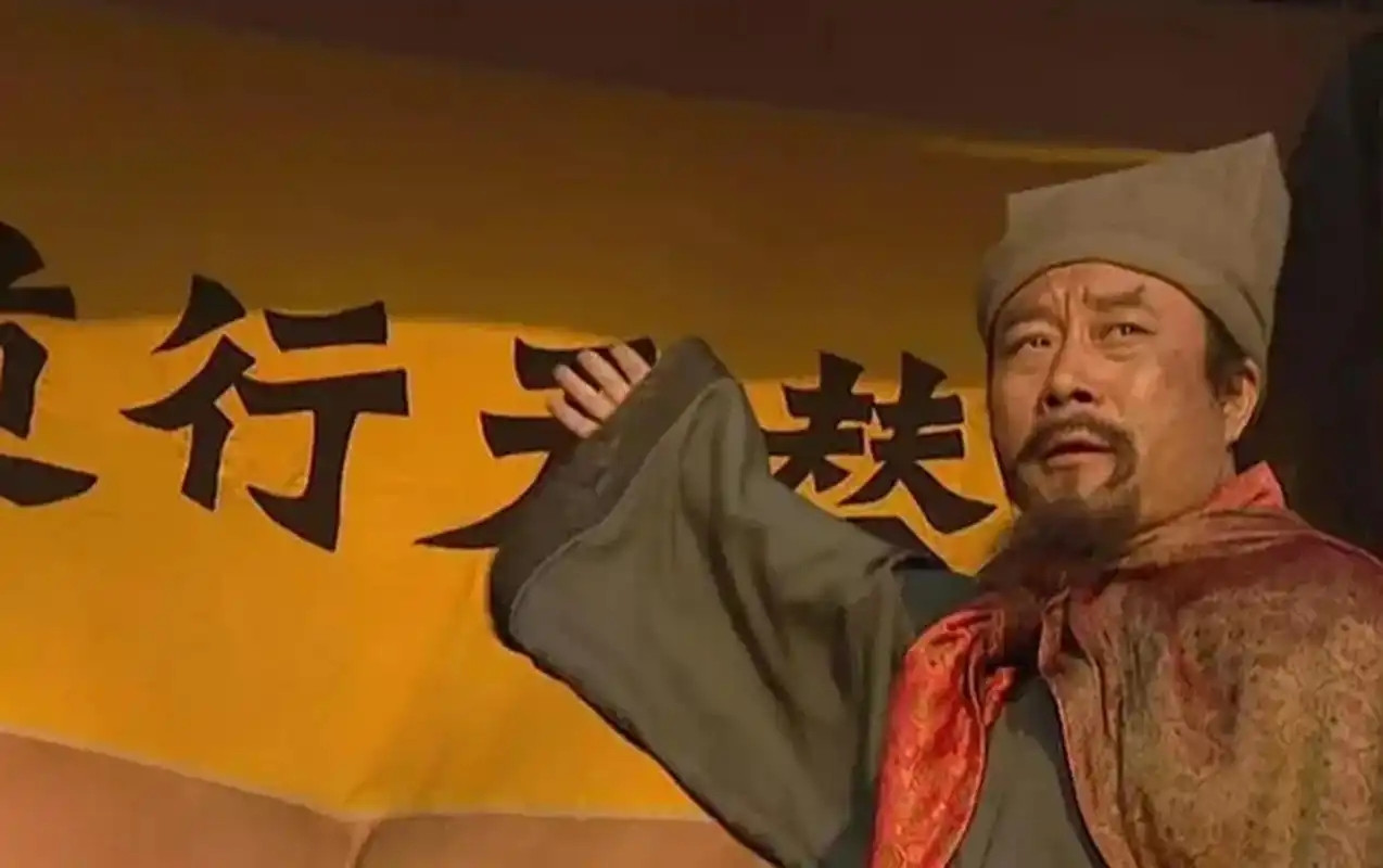 1998年，李雪健演完宋江后，拿着34万的片酬准备回家报喜，谁料妻子却打电话惶恐