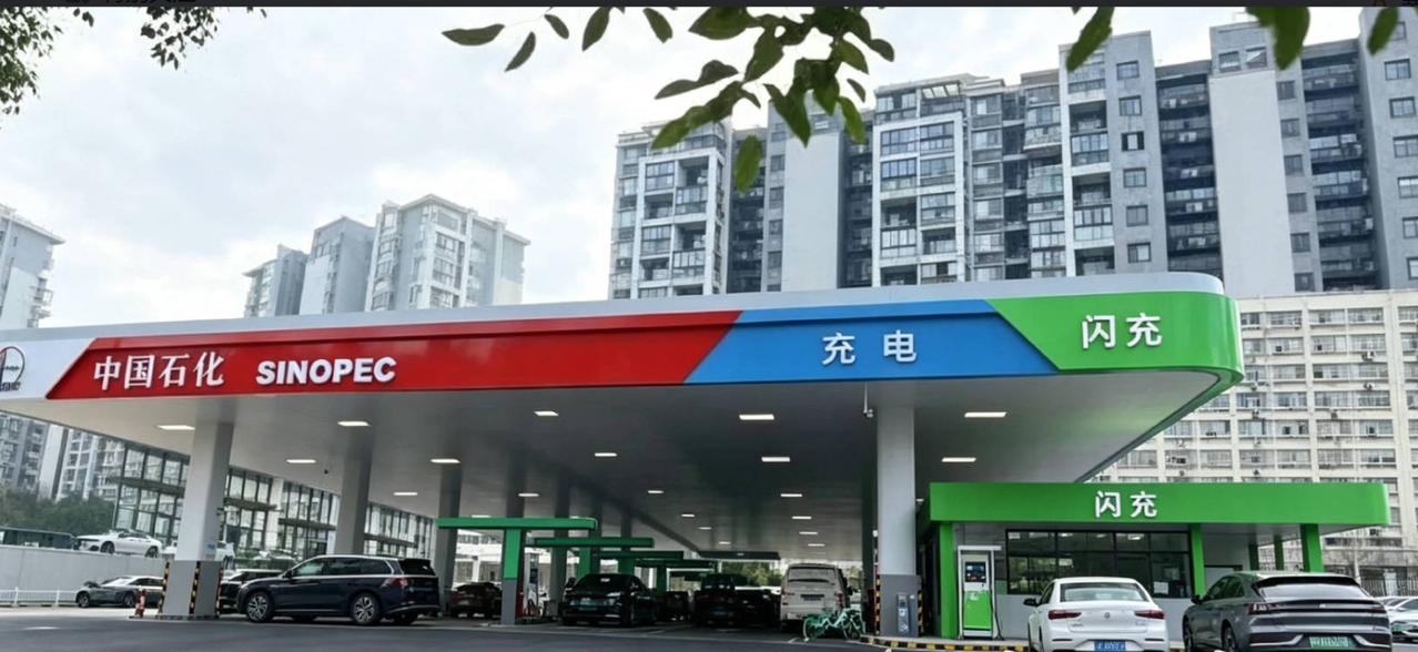 以前攻击比亚迪不建充电站的黑子们，出来走两步。比亚迪上一次公布的数据提：是已