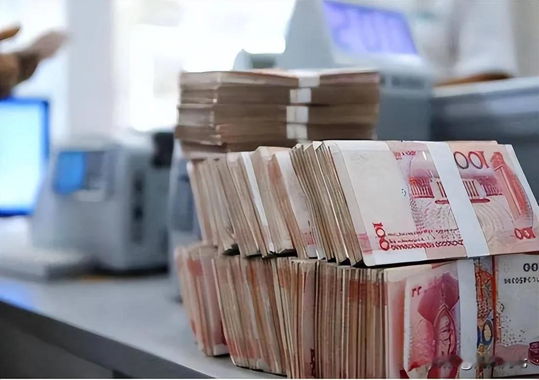 今天我妈和我说，她五年前存的十万块到期了，拿了1万9的利息，然后想继续存五年，工