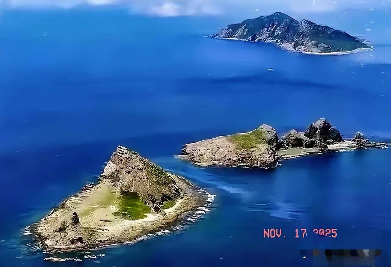 钓鱼上有淡水资源，有森林植被，关键是还有一个最东边的岛屿是有大量的平地，完全符合