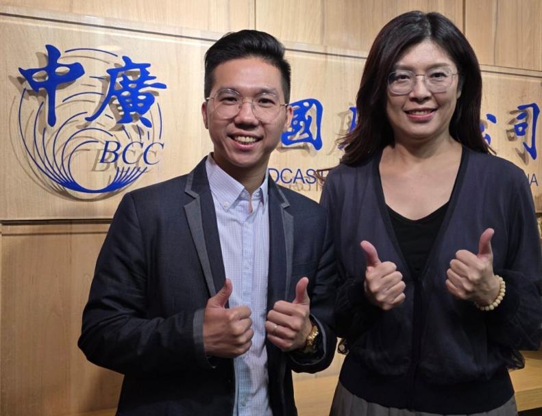 最近台湾有两个名嘴的节目被取消停播，一个是陈挥文在飞碟广播台主持政论节目，一个是