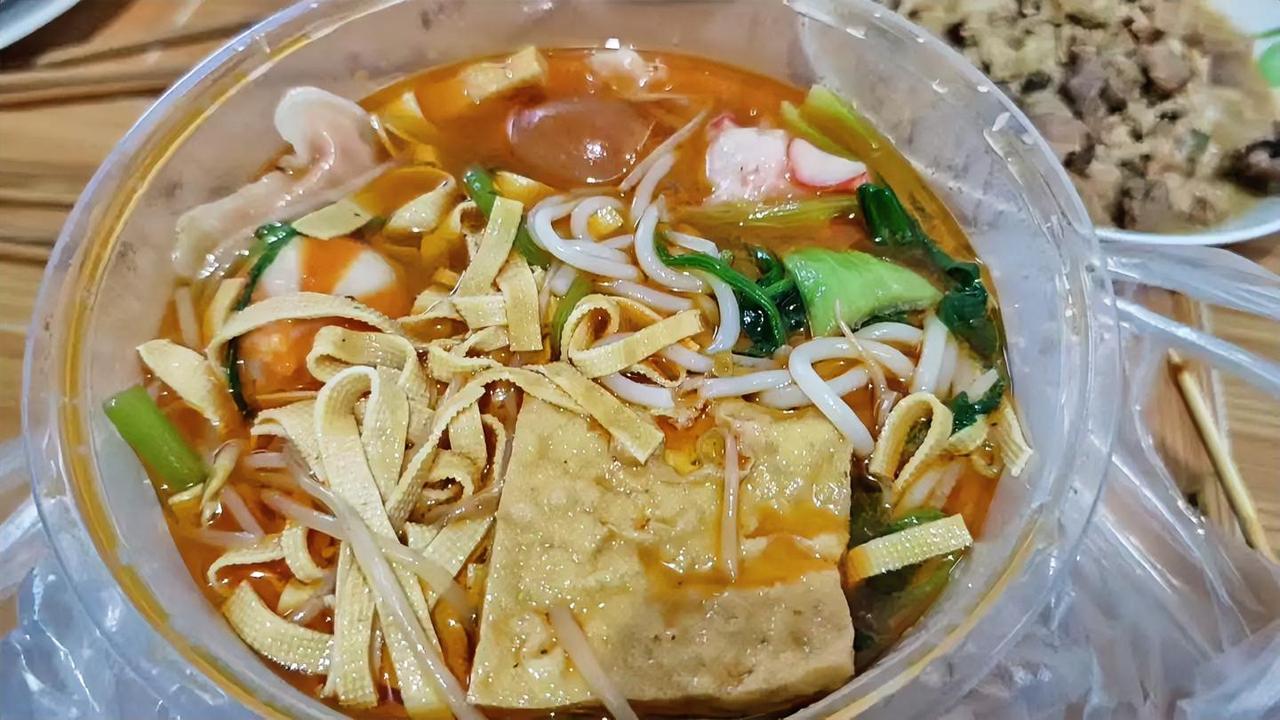 网络新词，看看呗​​1、踩缝纫机—就是坐牢2、领盒饭—就是去世3.研学=春