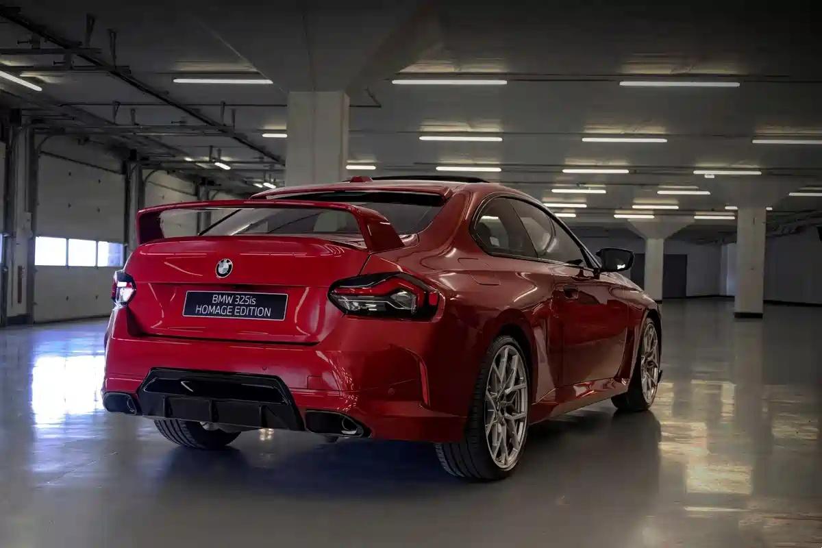  日前，宝马M240i xDrive“325iSHomageEditio
