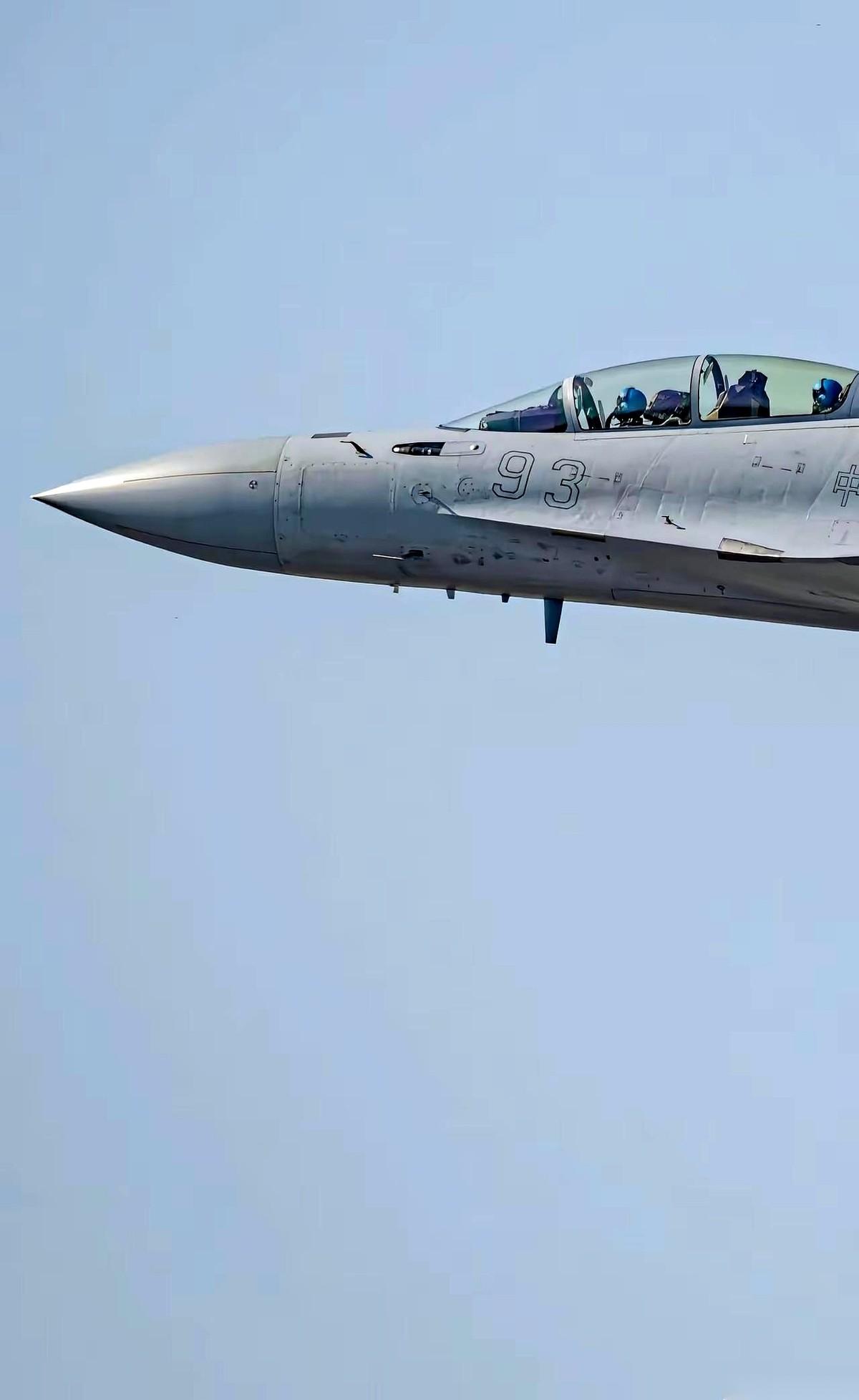 直接把对面的雷达搞成雪花屏。让飞过来的导弹，在半空中开始怀疑人生，不知道自己该