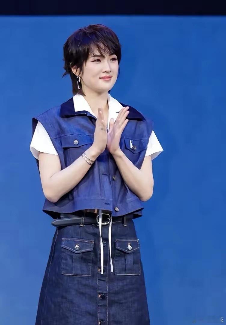 事实证明读书真的很重要你看看姚安娜不愧是哈佛毕业的，这说话水平，一般明星达不到。