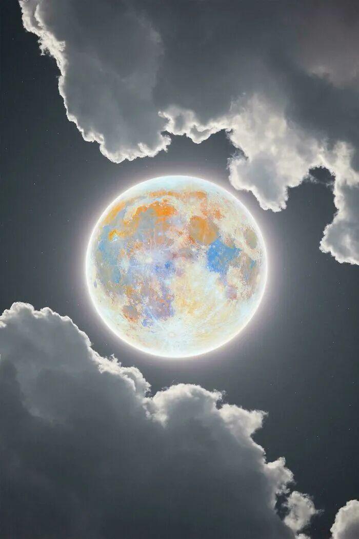 业余望远镜拍摄的超级月亮