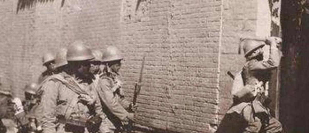 抗战时日伪军烧房，张玉兰觉得死也要死在外边，她推开门，捡起锅台上一块砖头，朝门口