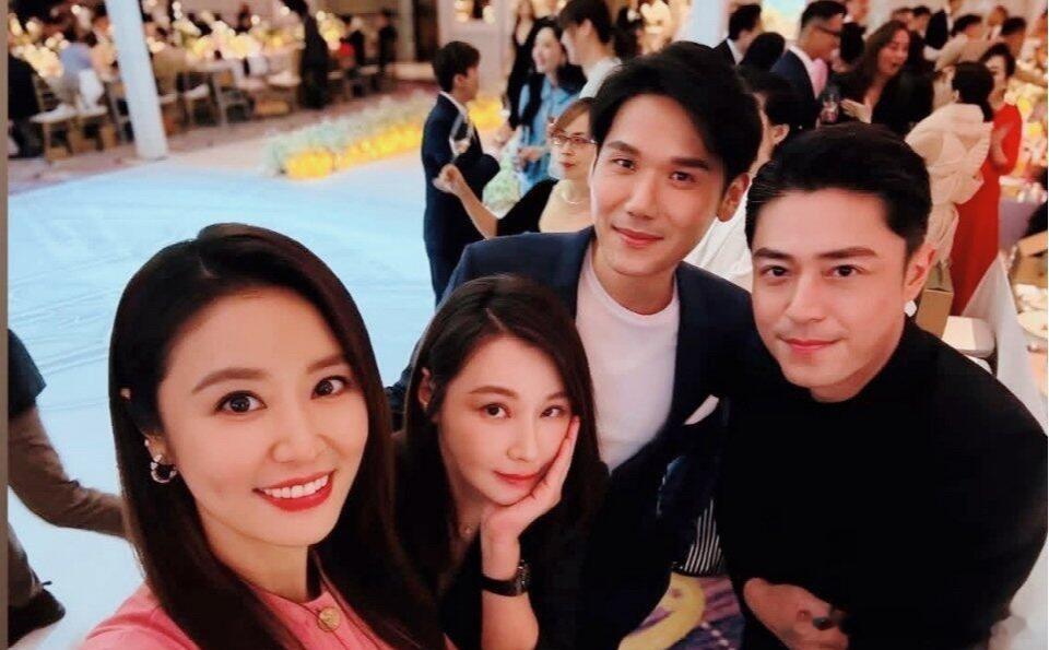 霍建华总有种要一直粘着老婆的感觉～～他跟着林心如频繁聚会，人都变开朗多了。不过有