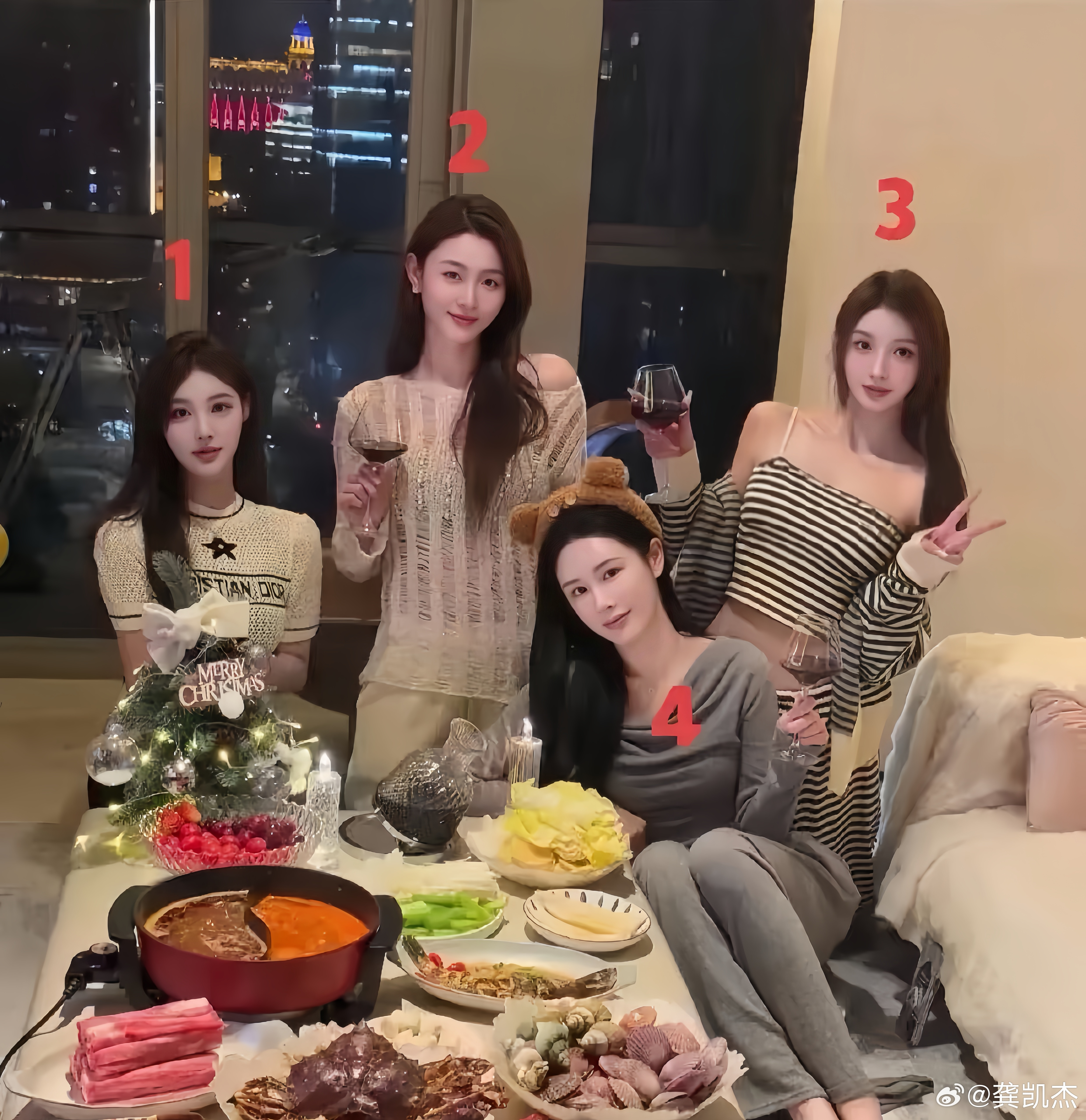 这四位美女只看第一眼哪个最好看？​​​