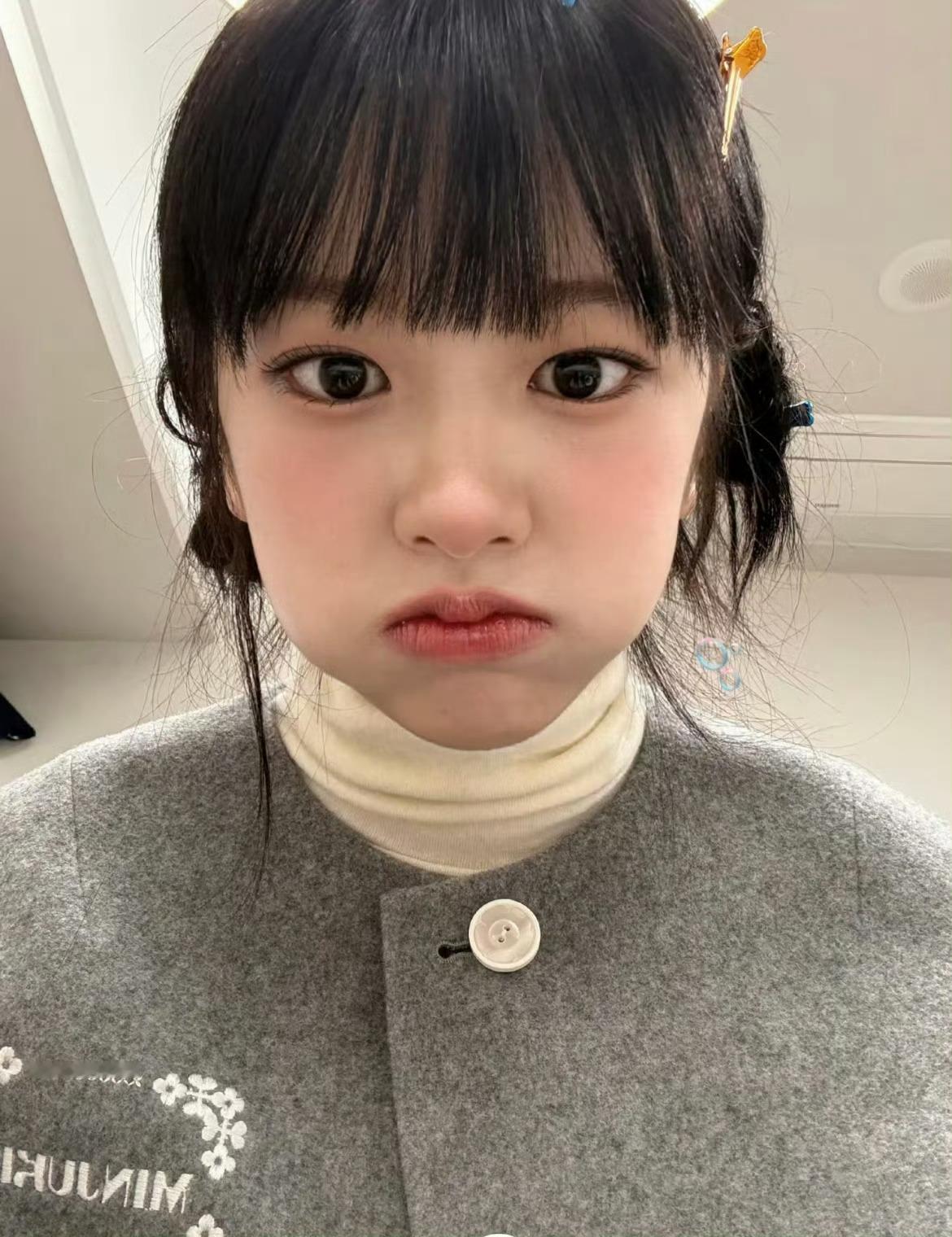 晚上好（端上来一只草莓小狗馅儿大福自顾自吃了起来