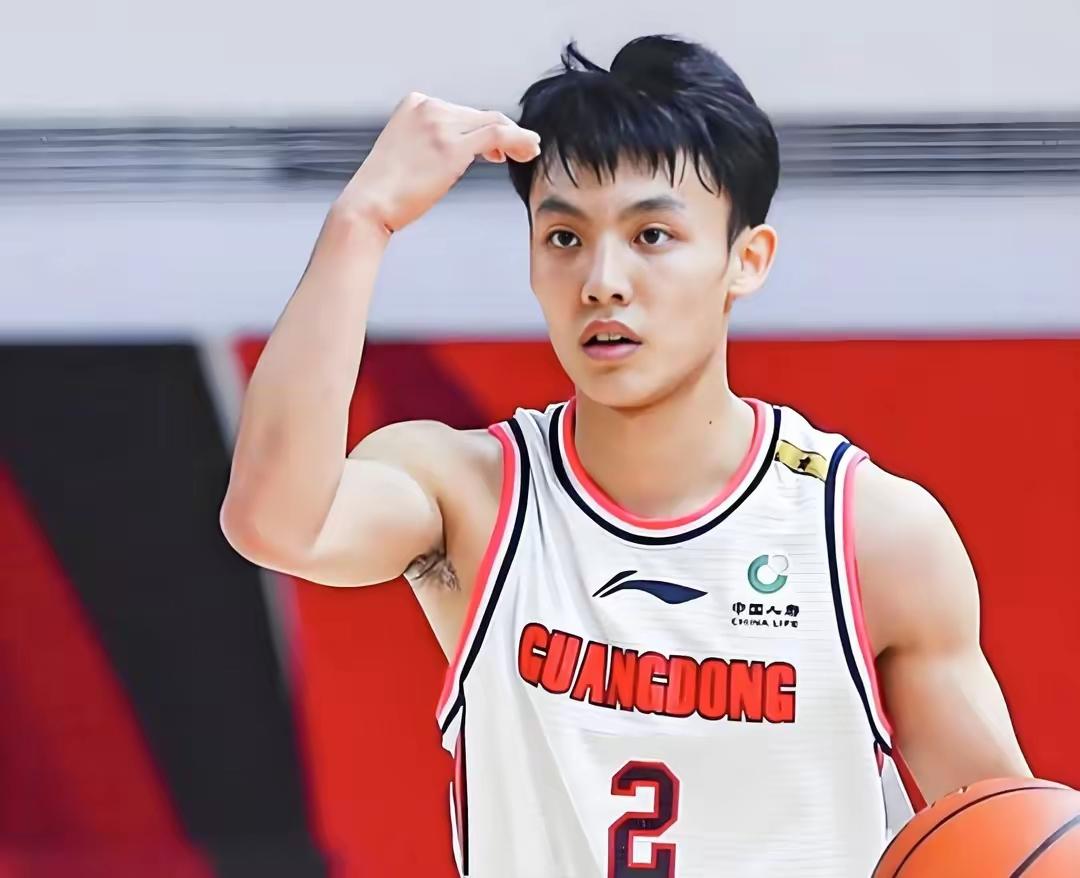 大家发现没，广东93-96惜败北京，这场比赛让我彻底看清三名球员：徐杰赵睿