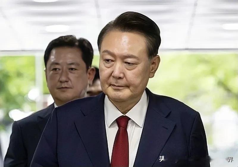 尹锡悦不配合。独捡组没法将尹锡悦带去首尔高等检查厅。尹锡悦对抗调查的手段一个接着