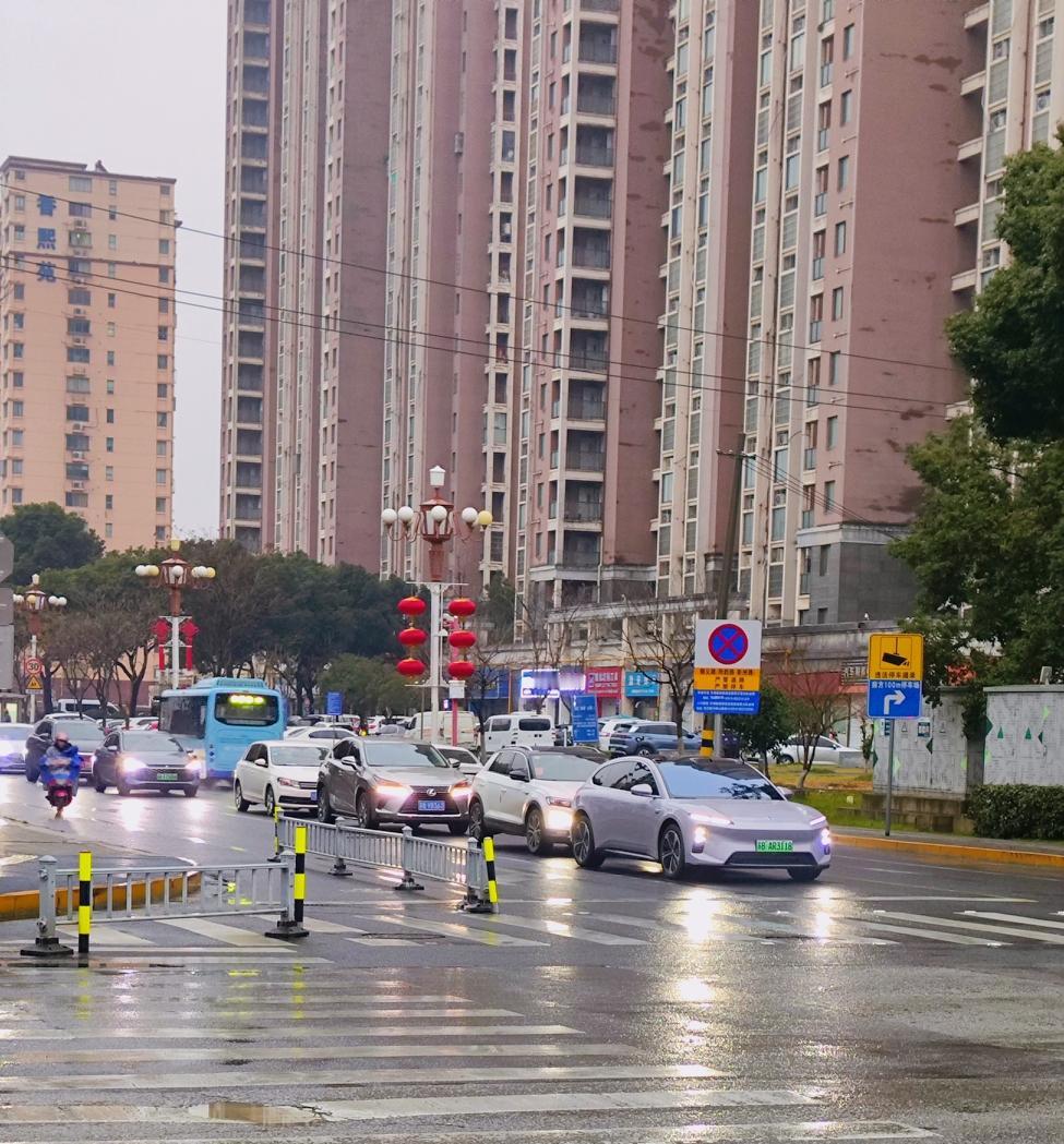 ：）“人到中年，90%夫妻生活名存实亡。表面上正常，一起吃一起住，一起对外应酬