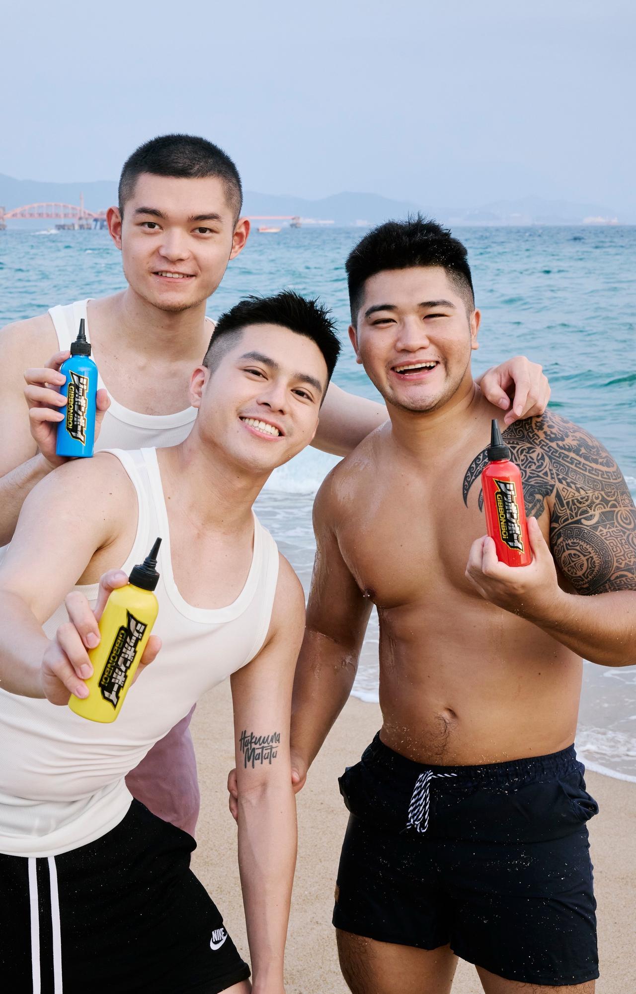 黑壮海边海滩肌肉沙滩腹肌