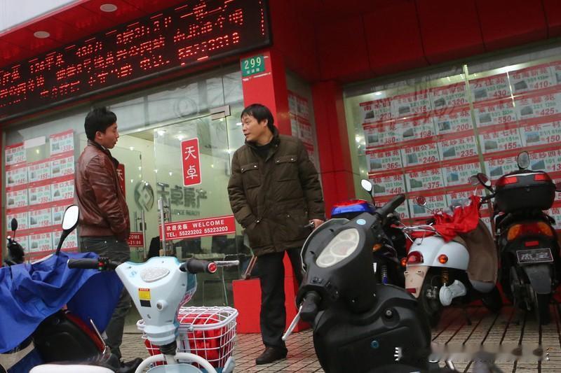 房价跌至谷底后便难以再降。当下，许多城市的部分二手房价格已然显出止跌态势。这