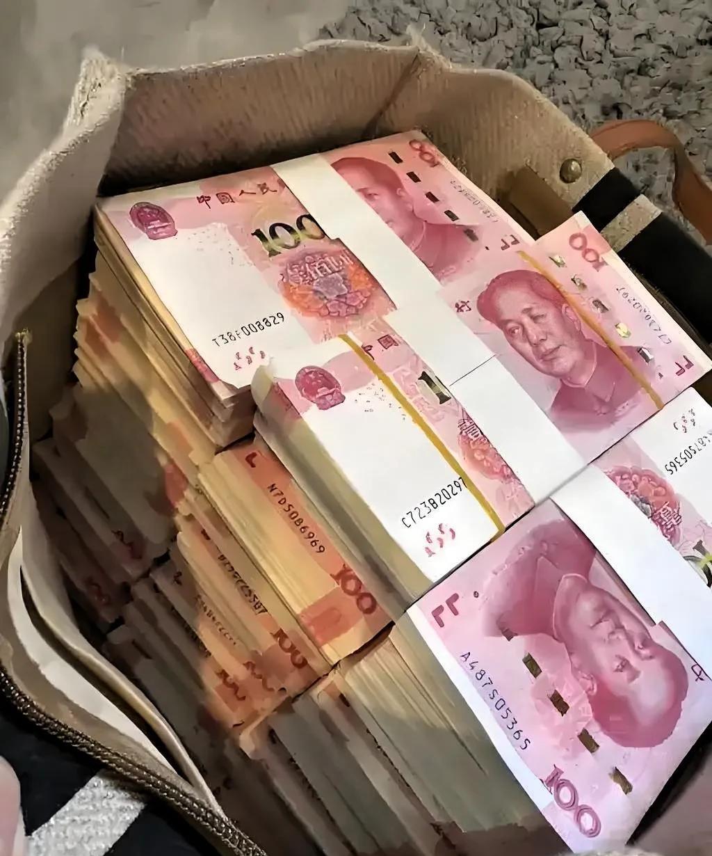 非常后悔借钱给了岳父！以为做了好事，现在却变成了仇人。当初4月份他说着急用钱