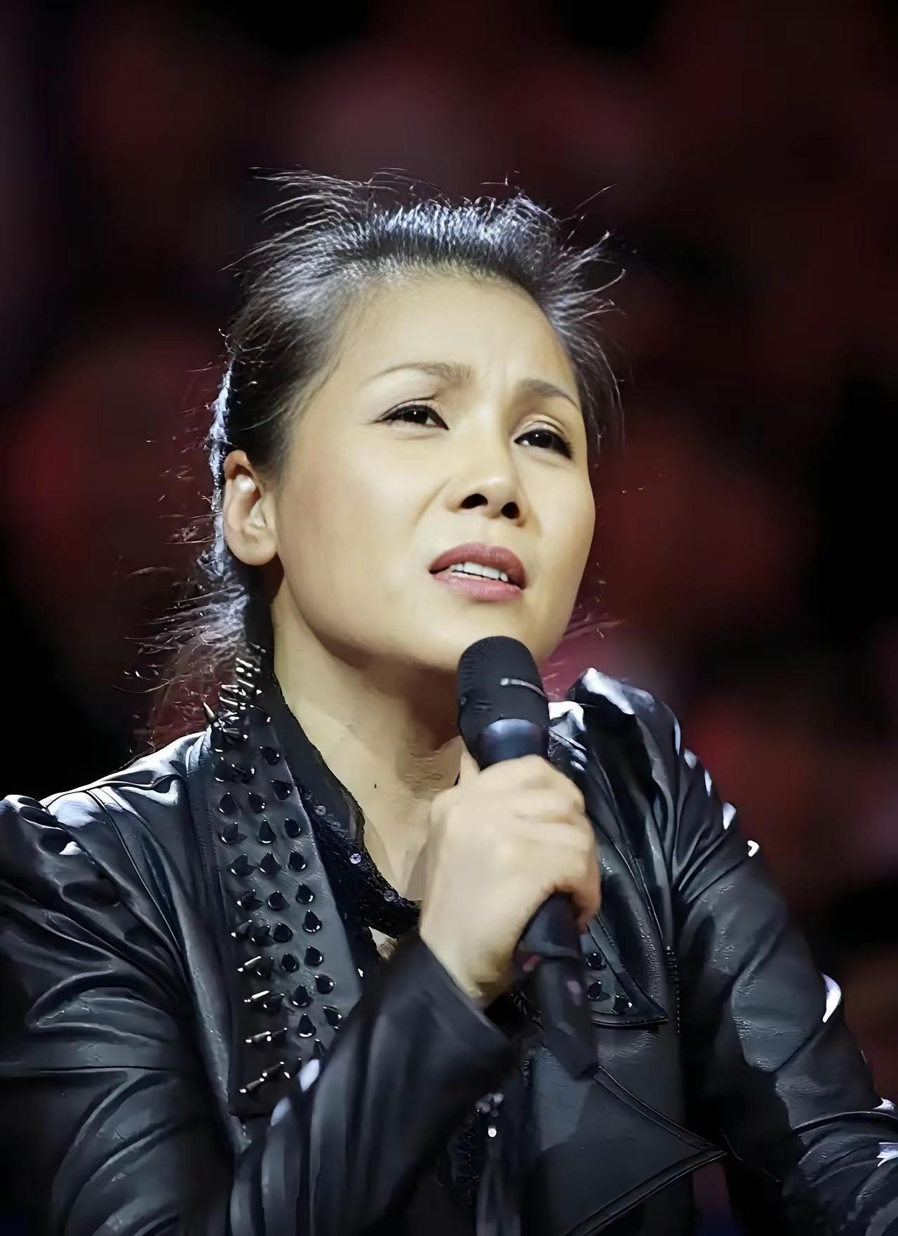 那英沉默了，王菲也沉默了，估计她们怎么也没想到，消失了这么多年的田震竟然回来开演