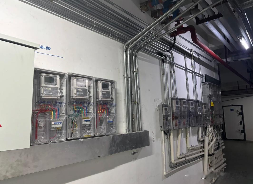 你家的车用充电桩花了多少钱？距离买车已经过去整整两个月，今天充电桩终于给装上了