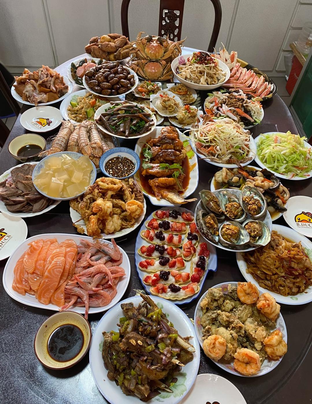 每年中秋都是我一个人做20来个人的饭，今天我跟老公说中秋一家四口出去吃，结果