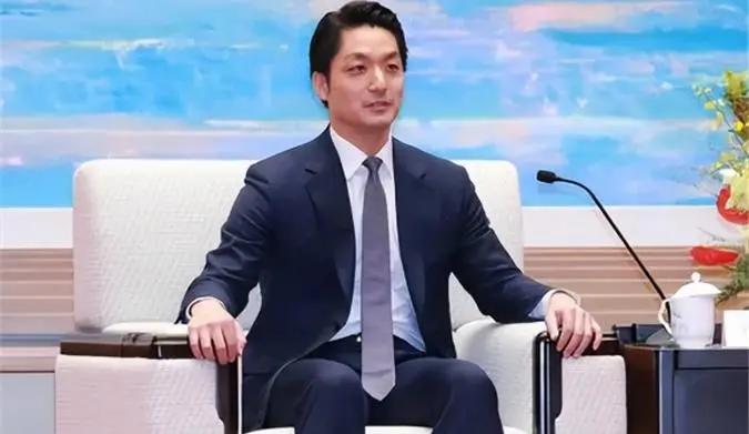 如果赖清德罢免或撤销蒋万安的台北市长的职务，那么蒋万安或能成为当今台湾的民族英雄