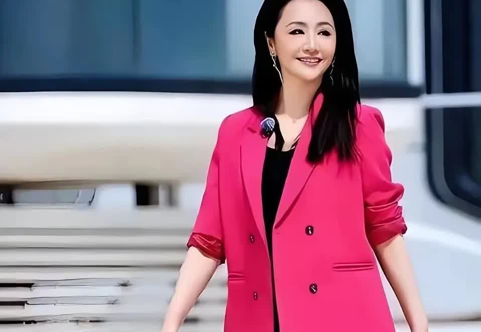 据说，曹颖自曝得胃癌。在一档节目上，一个老中医公开把脉，对曹颖说，以后该