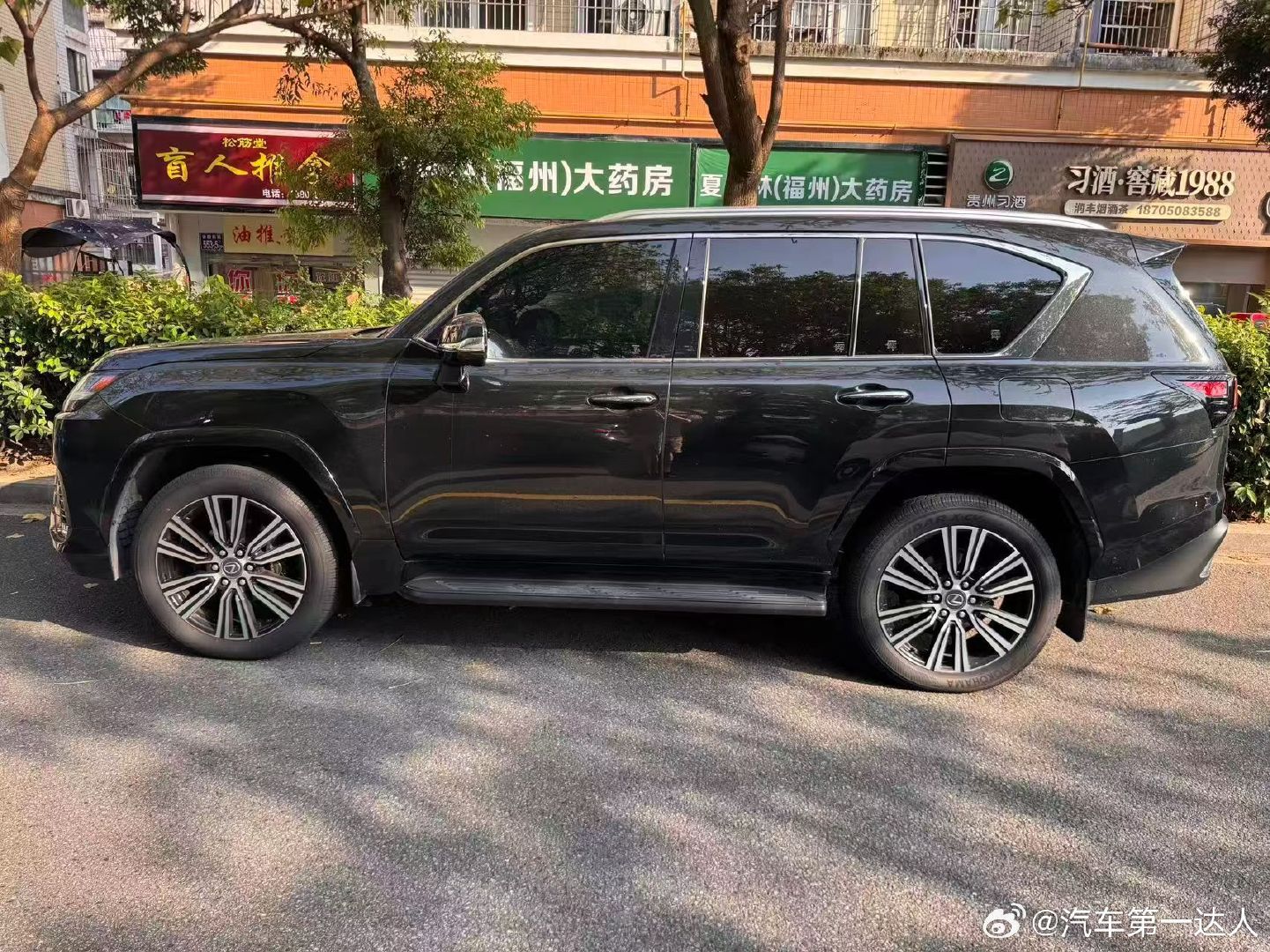 雷克萨斯LX700h，3800公里，26年上牌，准新车​