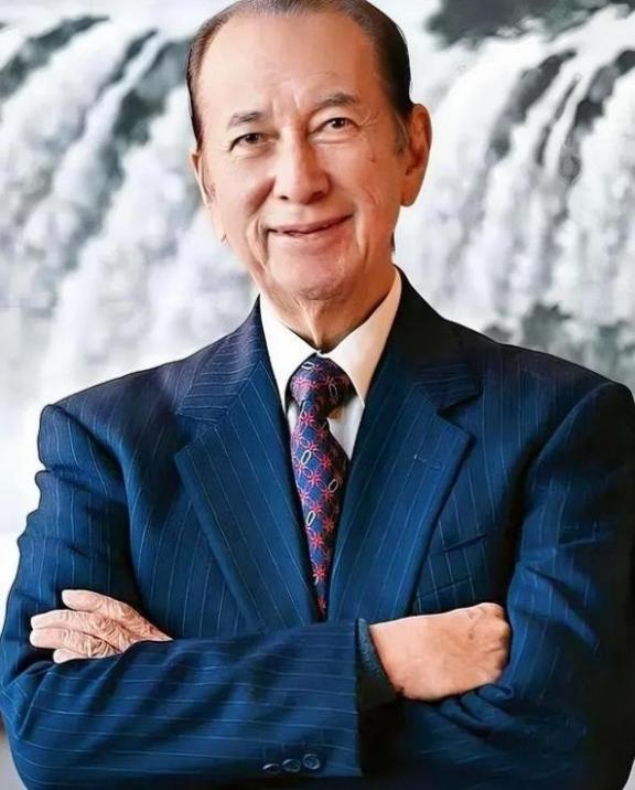 赌王何鸿燊生前曾讲过：“等你赢了2000万打算走时，赌场不会拦你。可就在你转身那