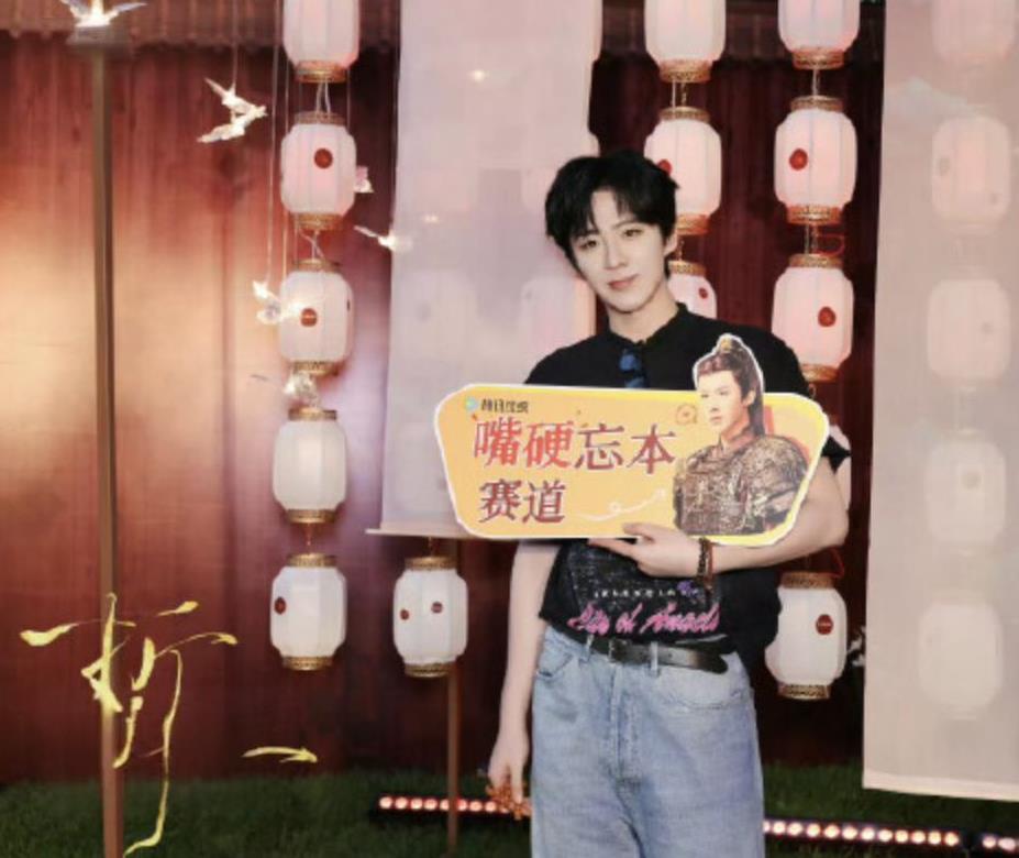 昨天在刘宇宁的直播中说《书卷一梦》是答谢宴，不是庆功宴。算是辟谣了。一开始没