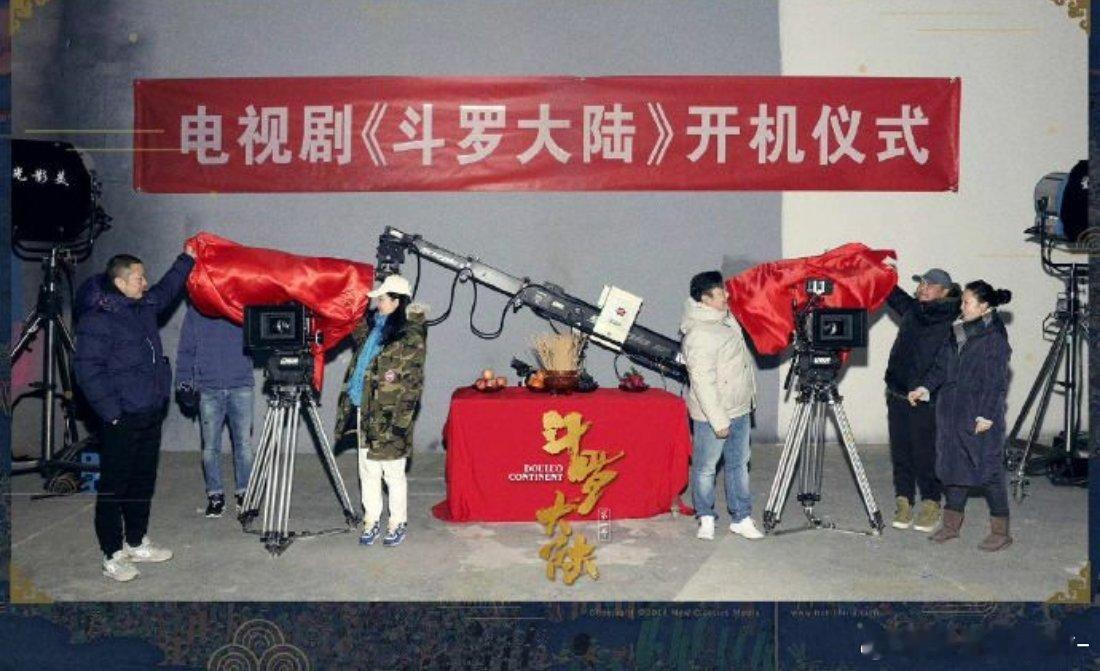 从最开始的只有十几个人到后来的几百人甚至更多！肖战走的每一步都算数