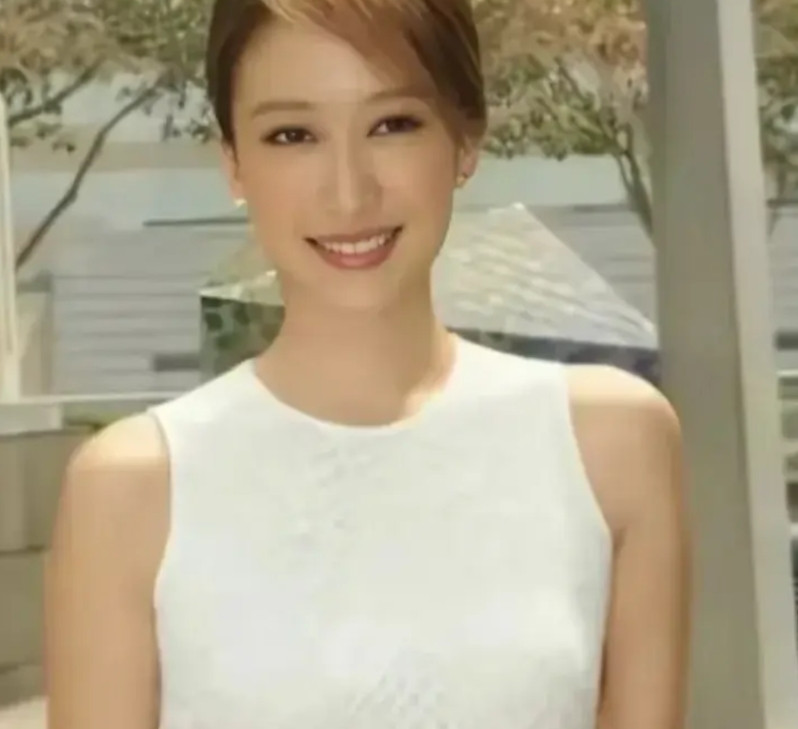 谢婷婷这些年靠什么生活？看她过得挺潇洒的，住豪宅穿名牌，有什么收入来源？她本人