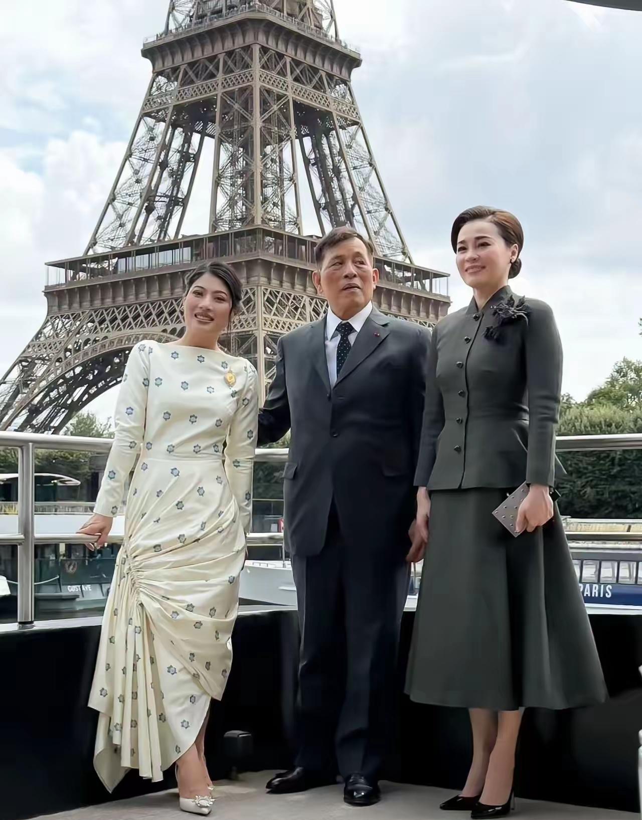 泰王那眼神，明显藏着不少故事呢。2024年他跟王后苏提达来咱们中国访问，去北京航