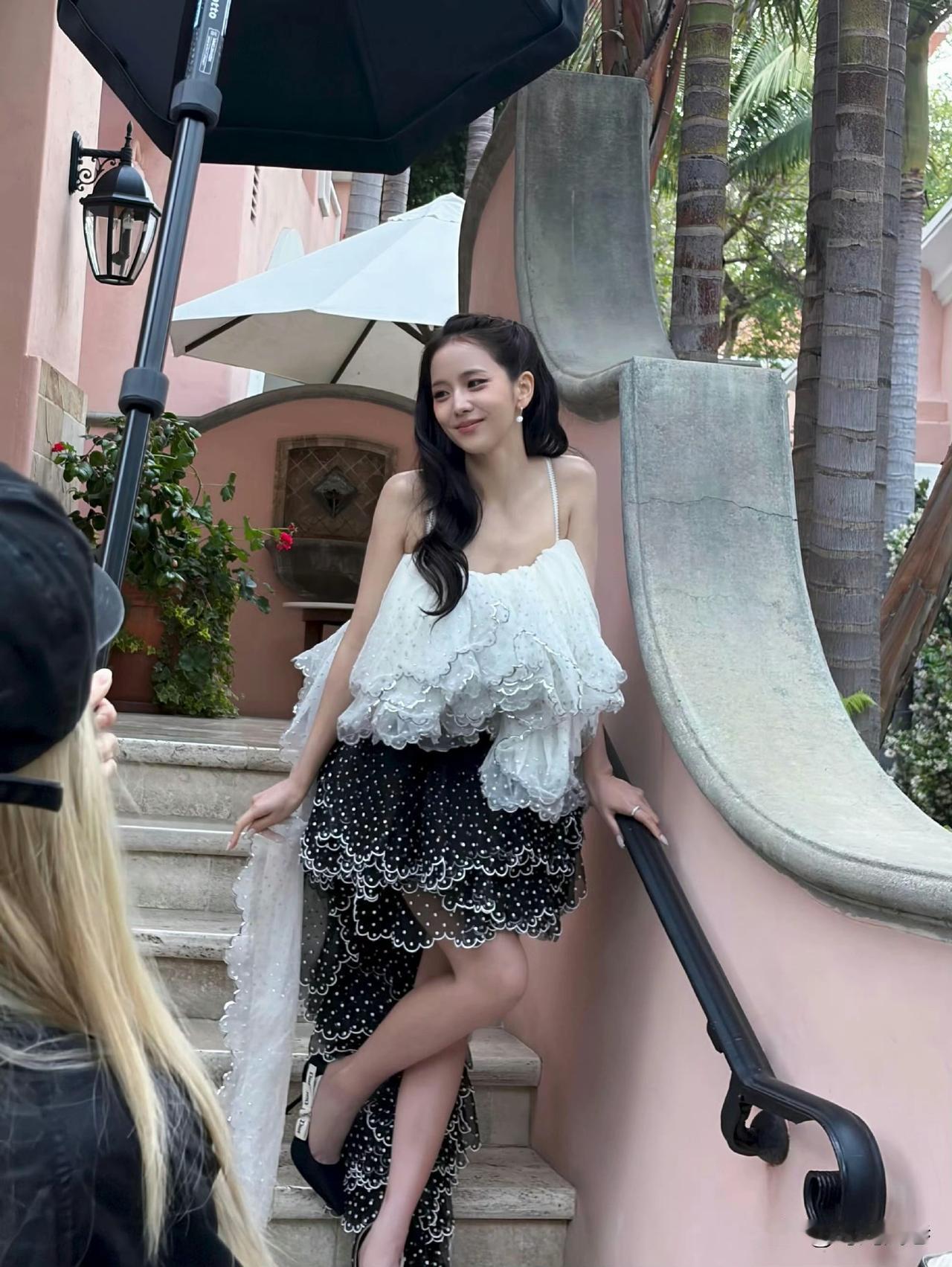 你敢信照片中的美女是70后吗？她是70后的韩国演员，年过50的她看起来就像二八少