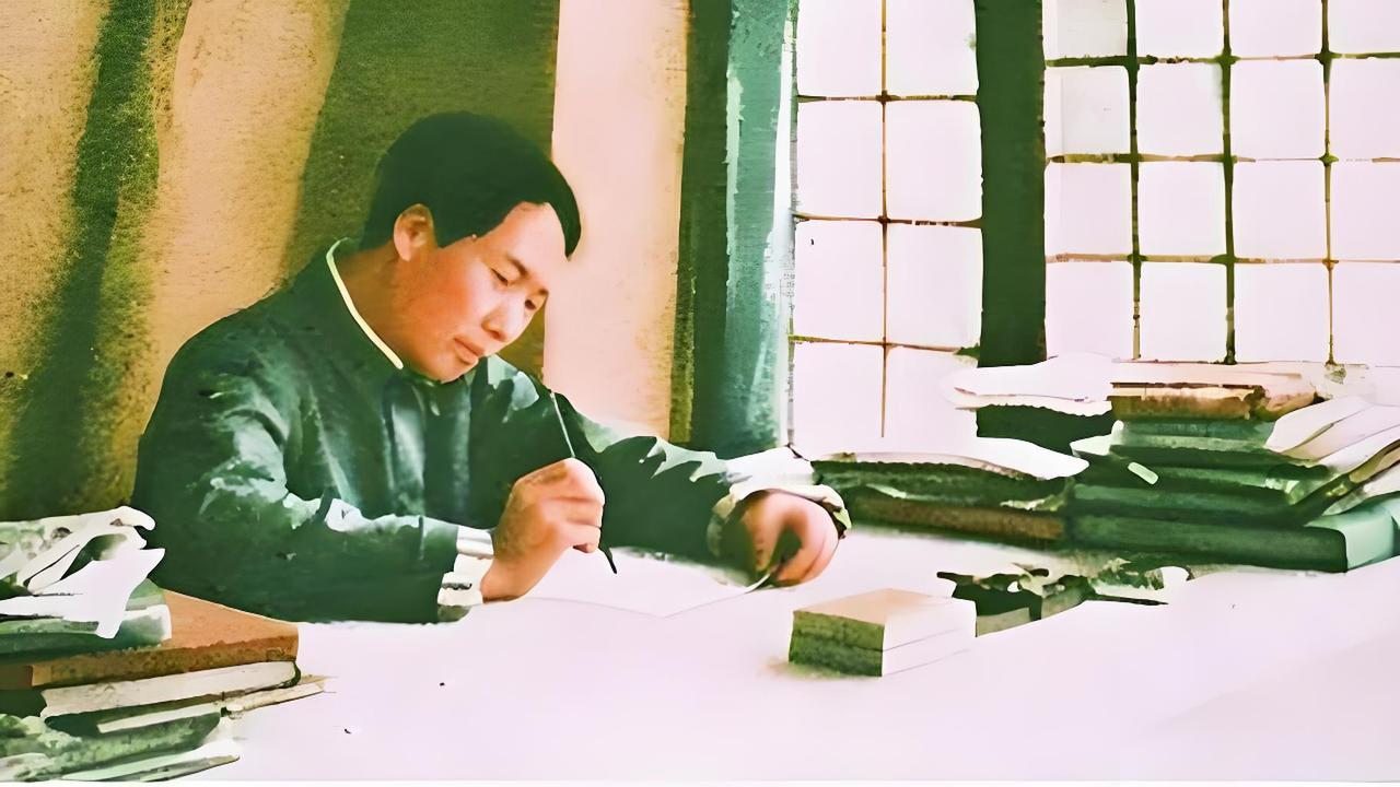 看到官媒纪念毛主席，评论区里好多人都哭了。可能有年轻人会纳闷：纪念伟人不是理所当