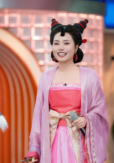 影版《长安的荔枝》里的杨贵妃，本来是让李雪琴来演的，结果最后大鹏却放了她的鸽