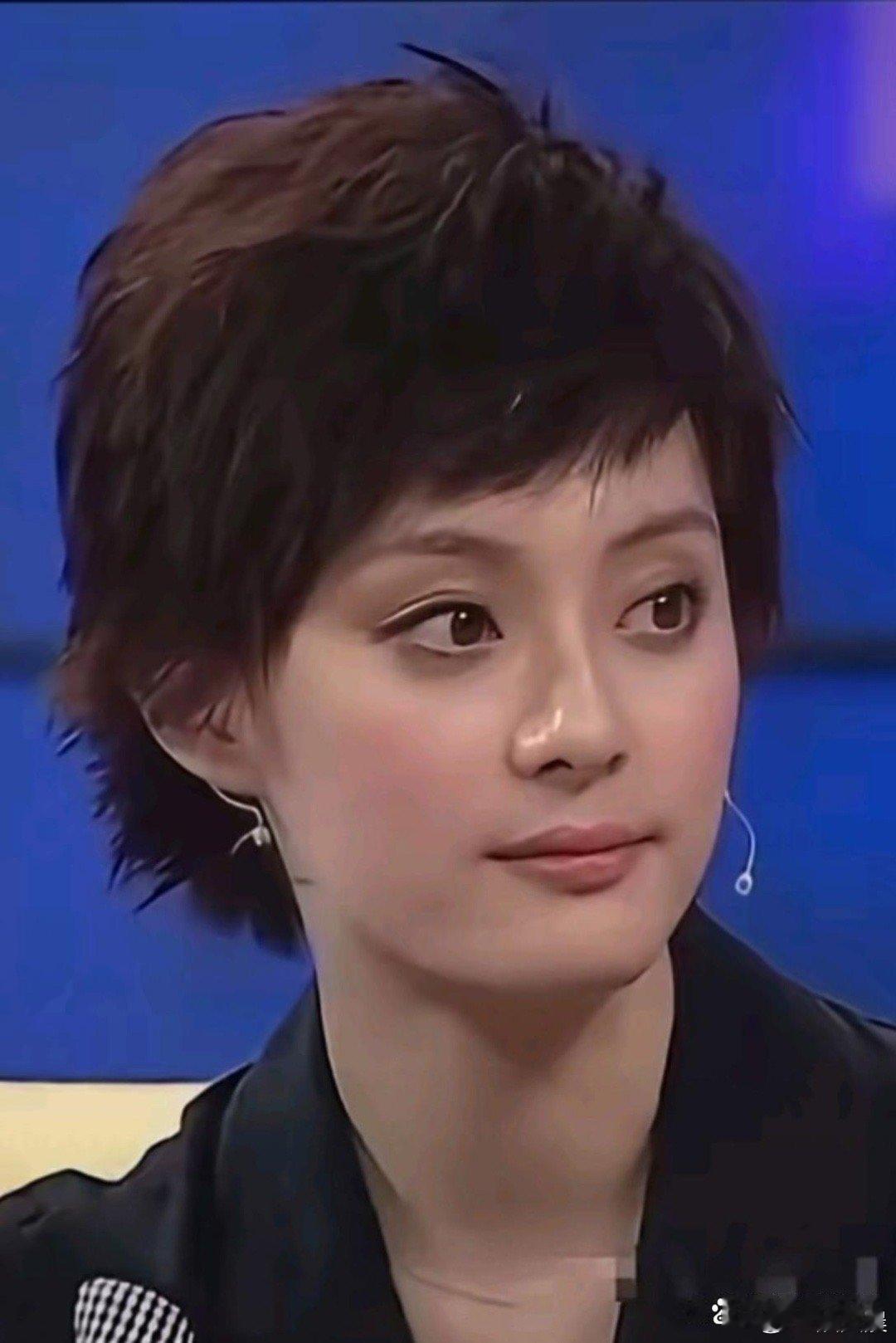 这一时期的孙俪，简直是颜值巅峰！状态绝佳，每一面都美得让人移不开眼～