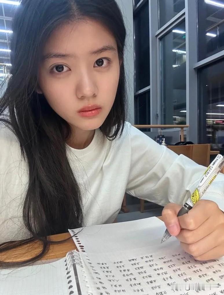 电视剧《四喜》火热开播，可剧中有个情节我却一直没有搞明白。那就是剧中赵蕴卓饰