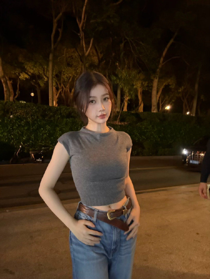 夜间的虞书欣虞书欣晒夜间的小林老师虞书欣晒夜间的小林老师