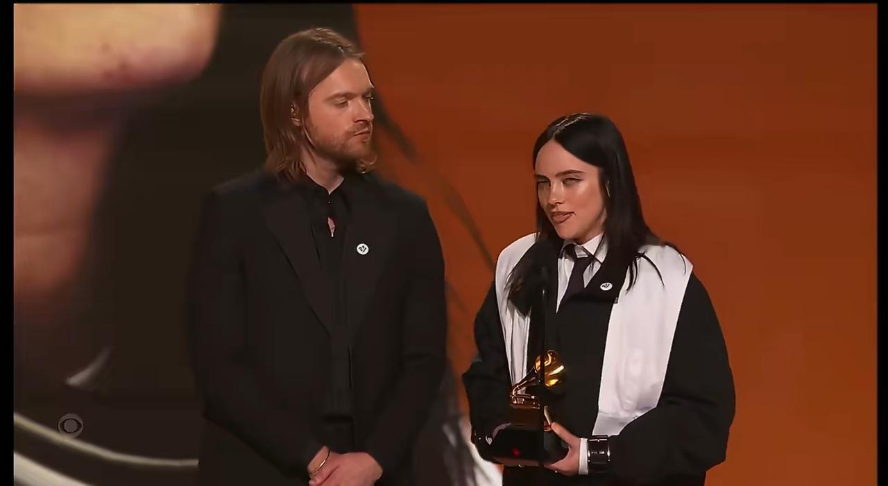 几小时前的2026年格莱美奖颁奖典礼，从主持人到嘉宾到获奖者，几乎每个上台发言的