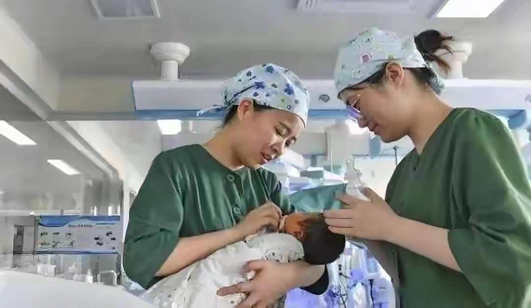中国男女人口差距，到底有多大？2020年，男性比女性多3490万人。到了