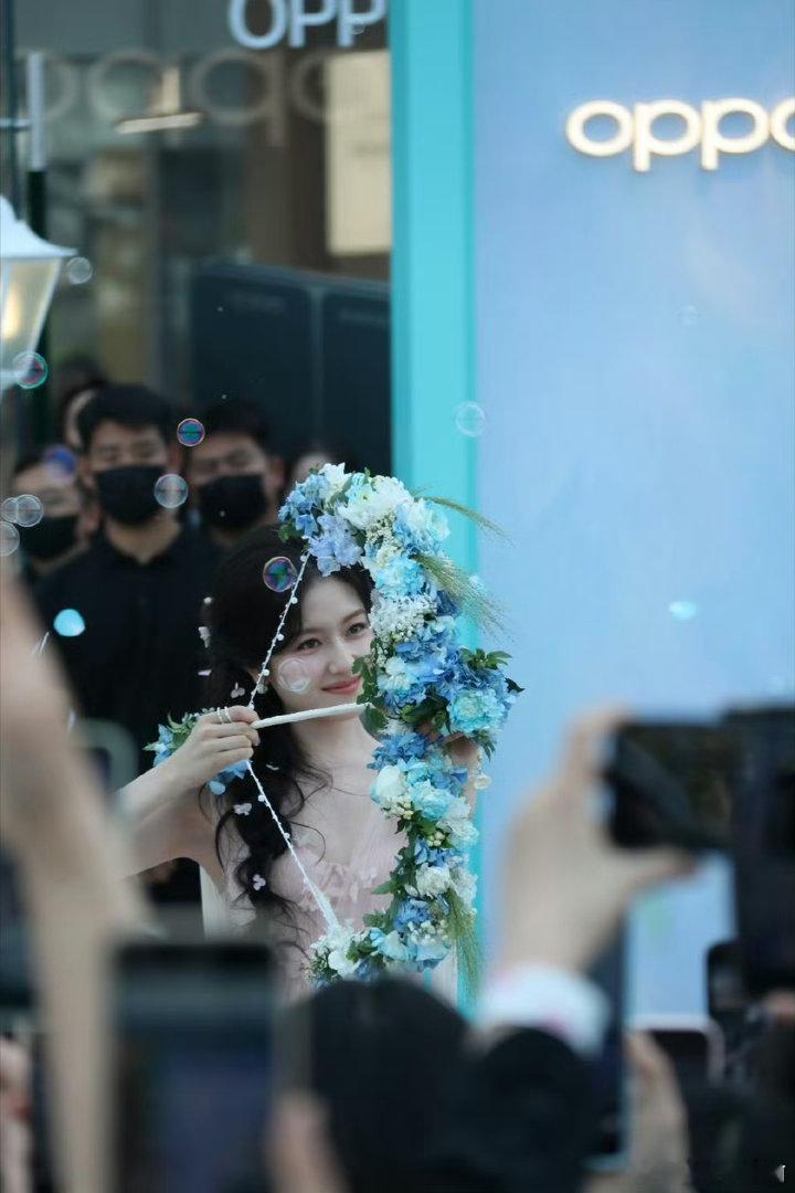 李兰迪线下美成这样了线下生图这样的话真的美绝了此女完全是花神来的！