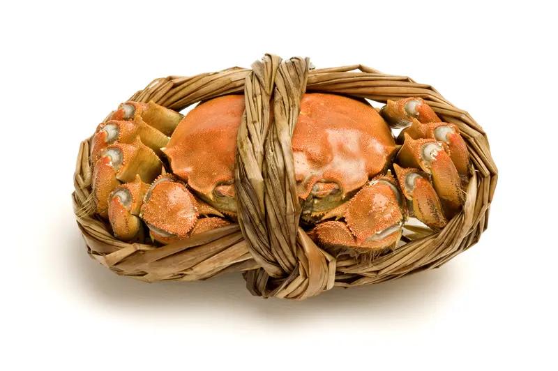 乔任梁爸爸为何因吃8个死螃蟹而住院？背后隐藏着怎样的健康警示？近日，乔任梁父亲