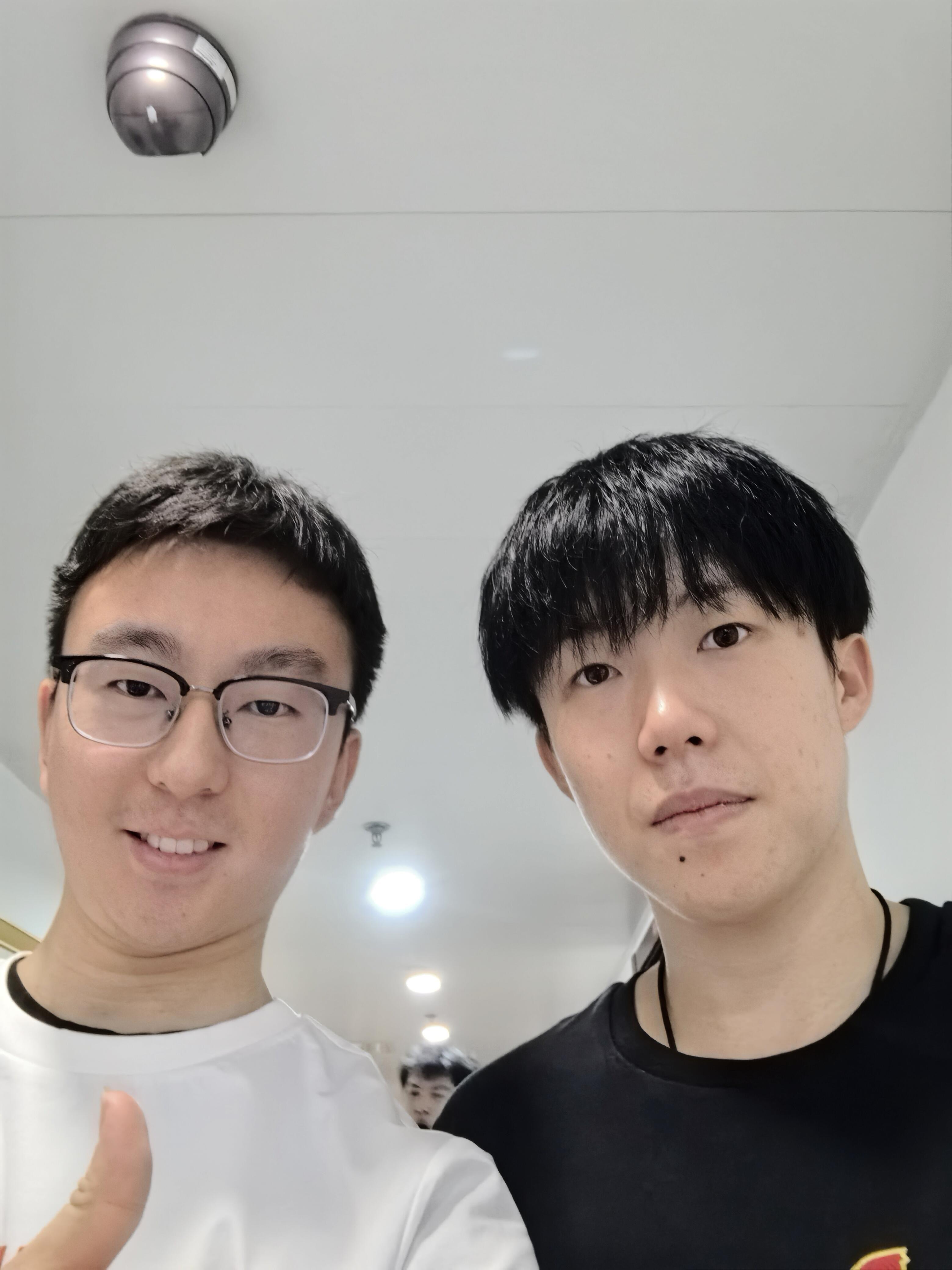 子文辰晒和国乒王楚钦孙颖莎王曼昱樊振东刘诗雯林高远林诗栋的合影碎片🧩