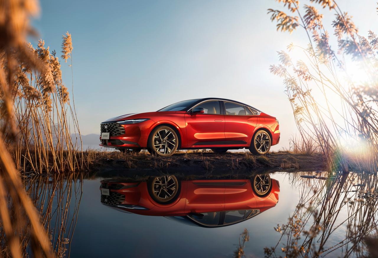 福特新蒙迪欧上市，售价14.98万元-19.98万元。新车有三个动力配置：1.5