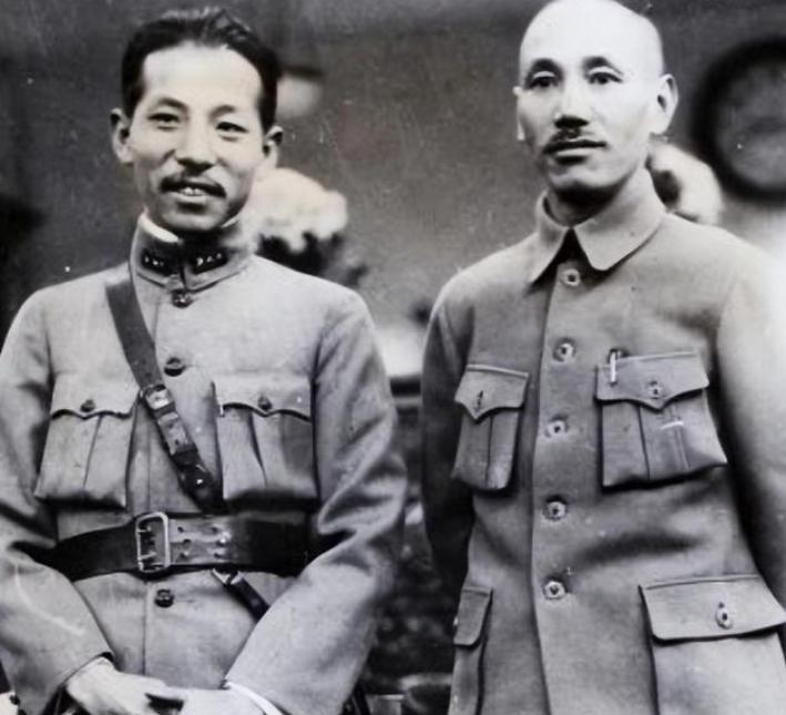 1936年12月25日下午，张学良亲送老蒋回南京，走前，老蒋对张学良说：“汉卿，