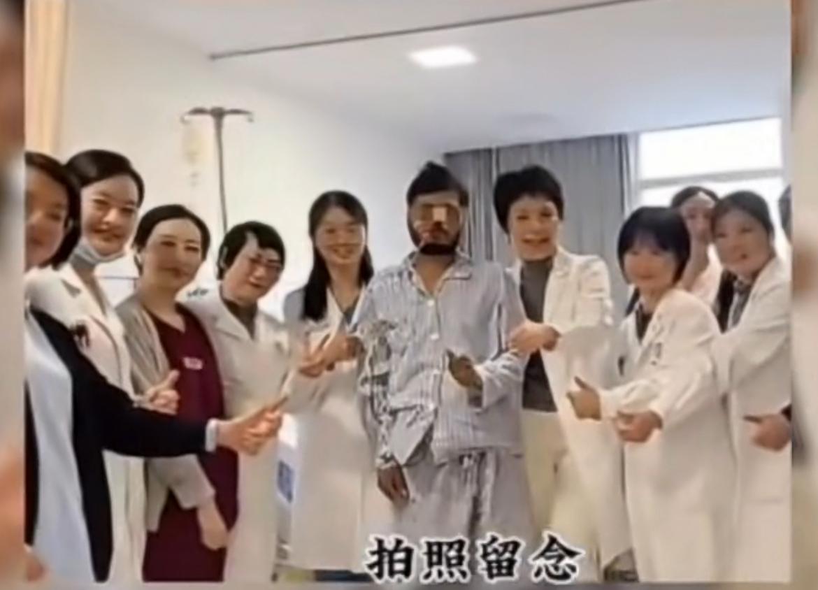 一名印度老哥患患罕见病上海某医院抢救一个月，光血浆就换了4次，花费3元钱，以为是