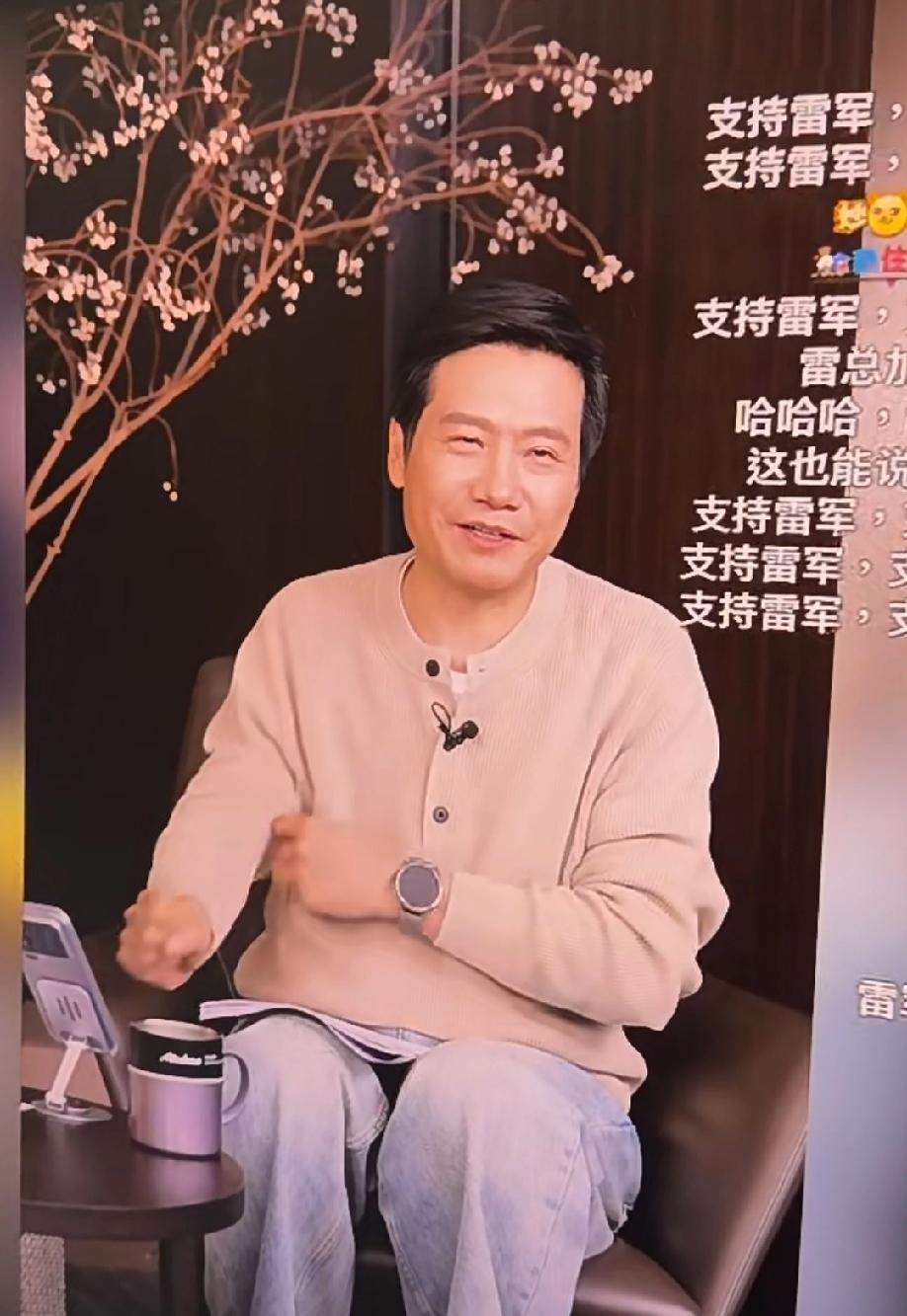 雷总半个月内开启了第三次直播，大家觉得明天小米港股是涨还是跌？雷总今晚在直播间