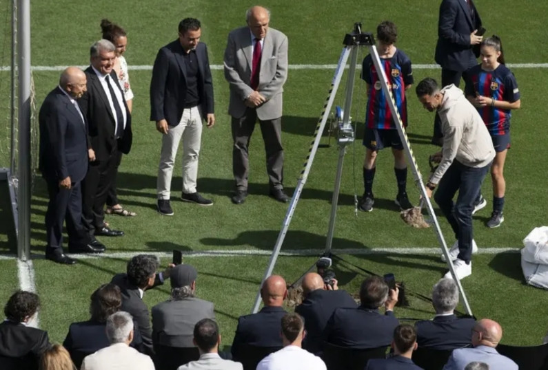 巴萨回归诺坎普之路困难重重据西班牙《<em>世界体育报</em>》12月23日消息，巴萨主席拉波