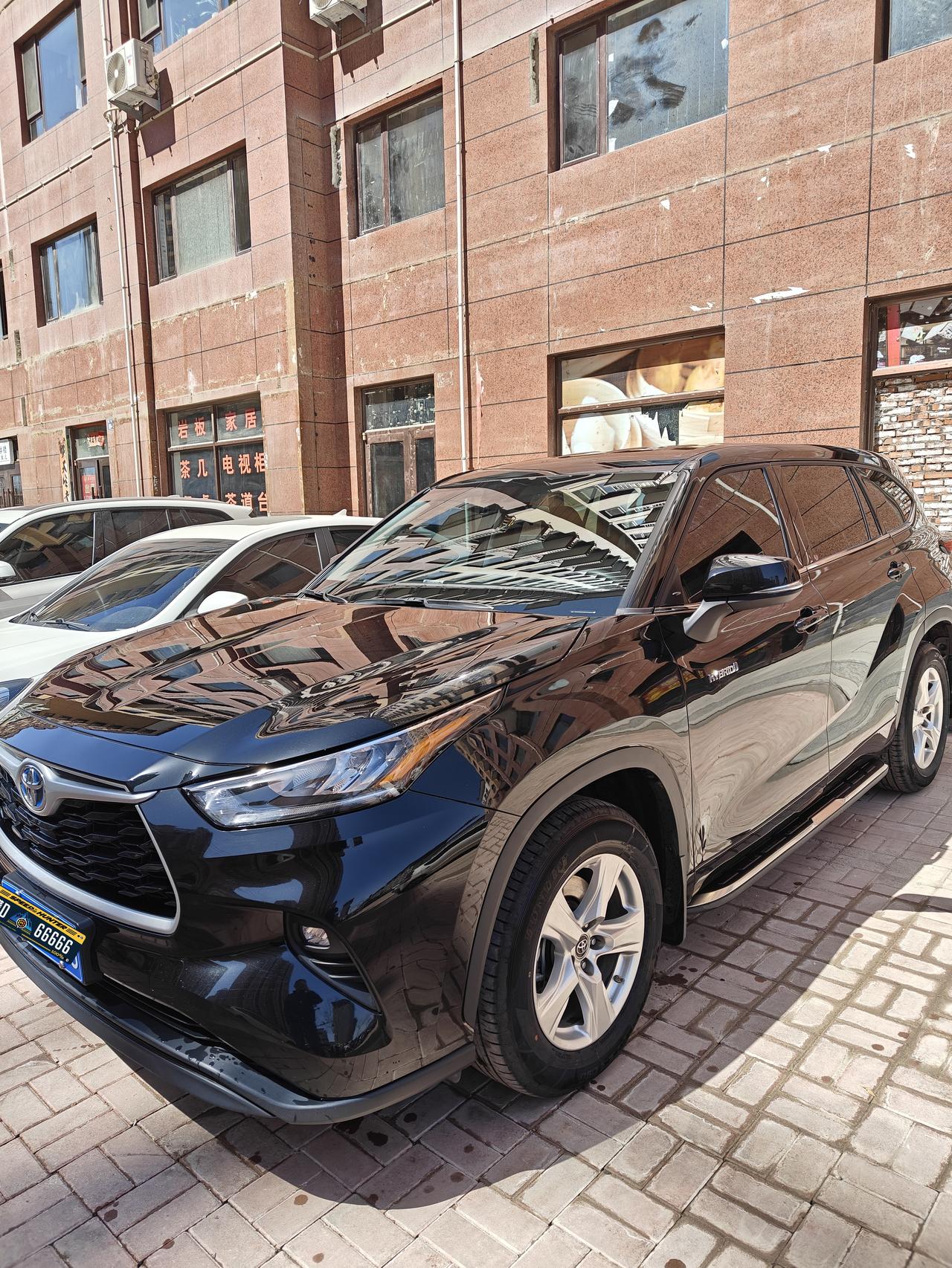 我的汉兰达跑了38000公里了，保养的时候4S店建议前后调换一下轮胎，工时费20