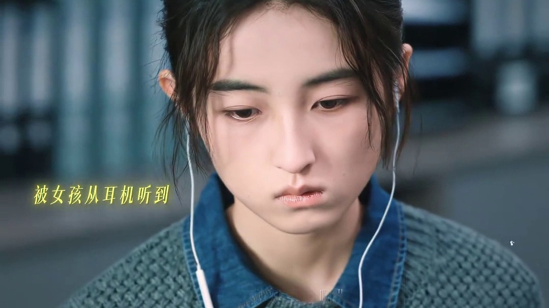 冬日淋雨也要为你撑伞：秋雪漫过的心动时刻